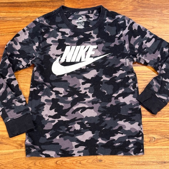 Kids Nike Camo Long Sleeve Size 7 - Picture 2 of 5